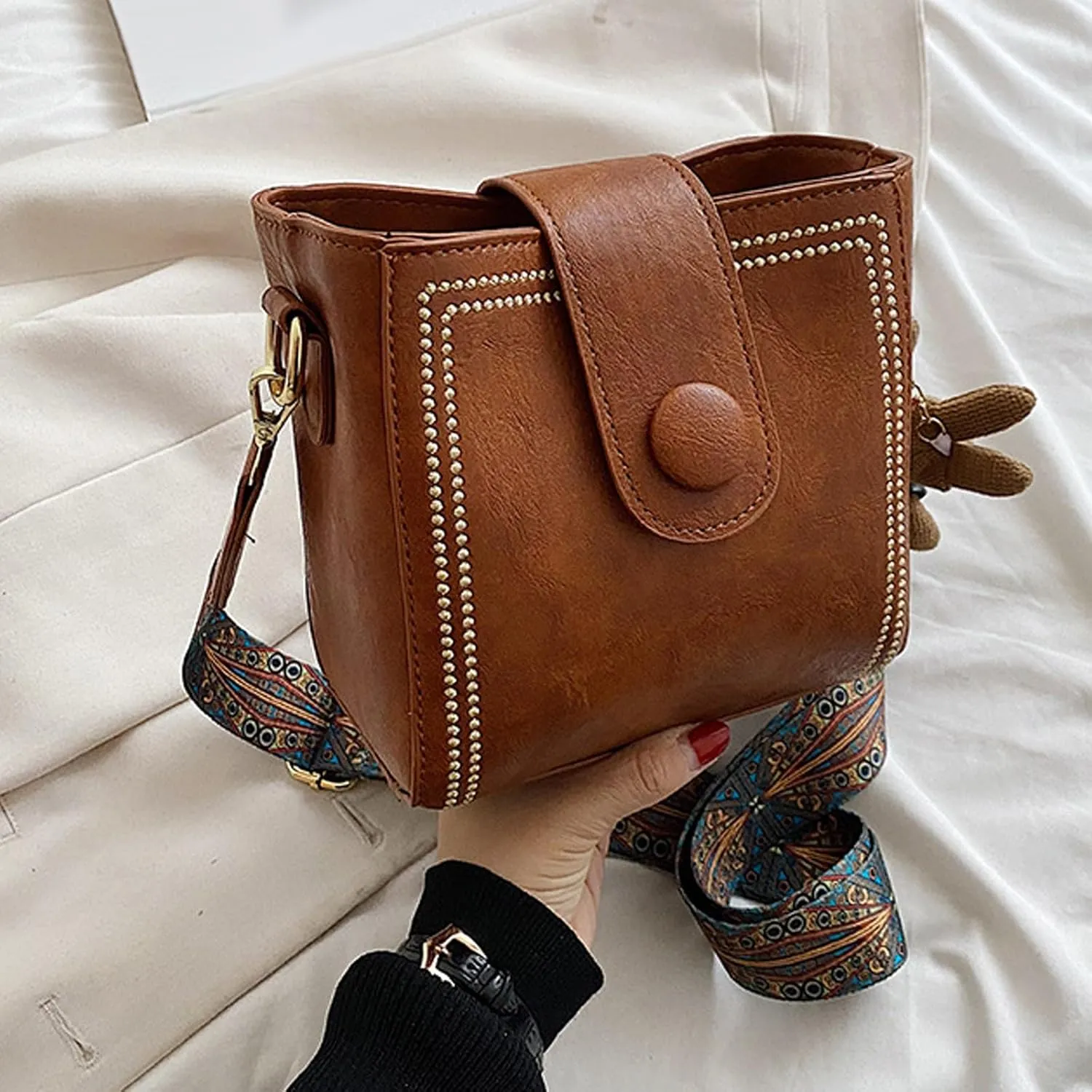 Bootara Bucket Bag for Women Vintage Retro Crossbody Bucket Bags with Adjustable Guitar Strap Trendy Leather Handbags