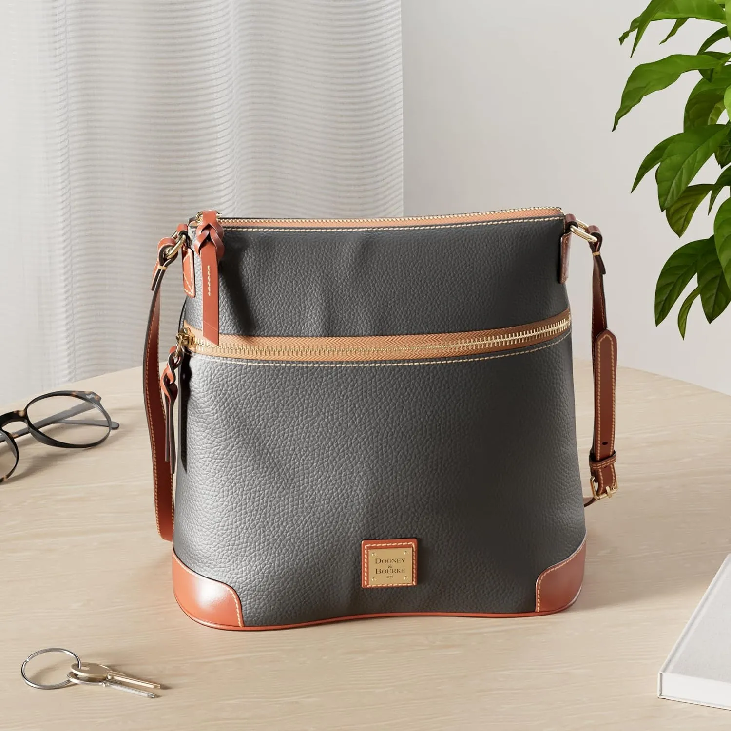Dooney & Bourke Women's Crossbody in Pebble Grain Leather, Large Handbag with Adjustable Shoulder Strap