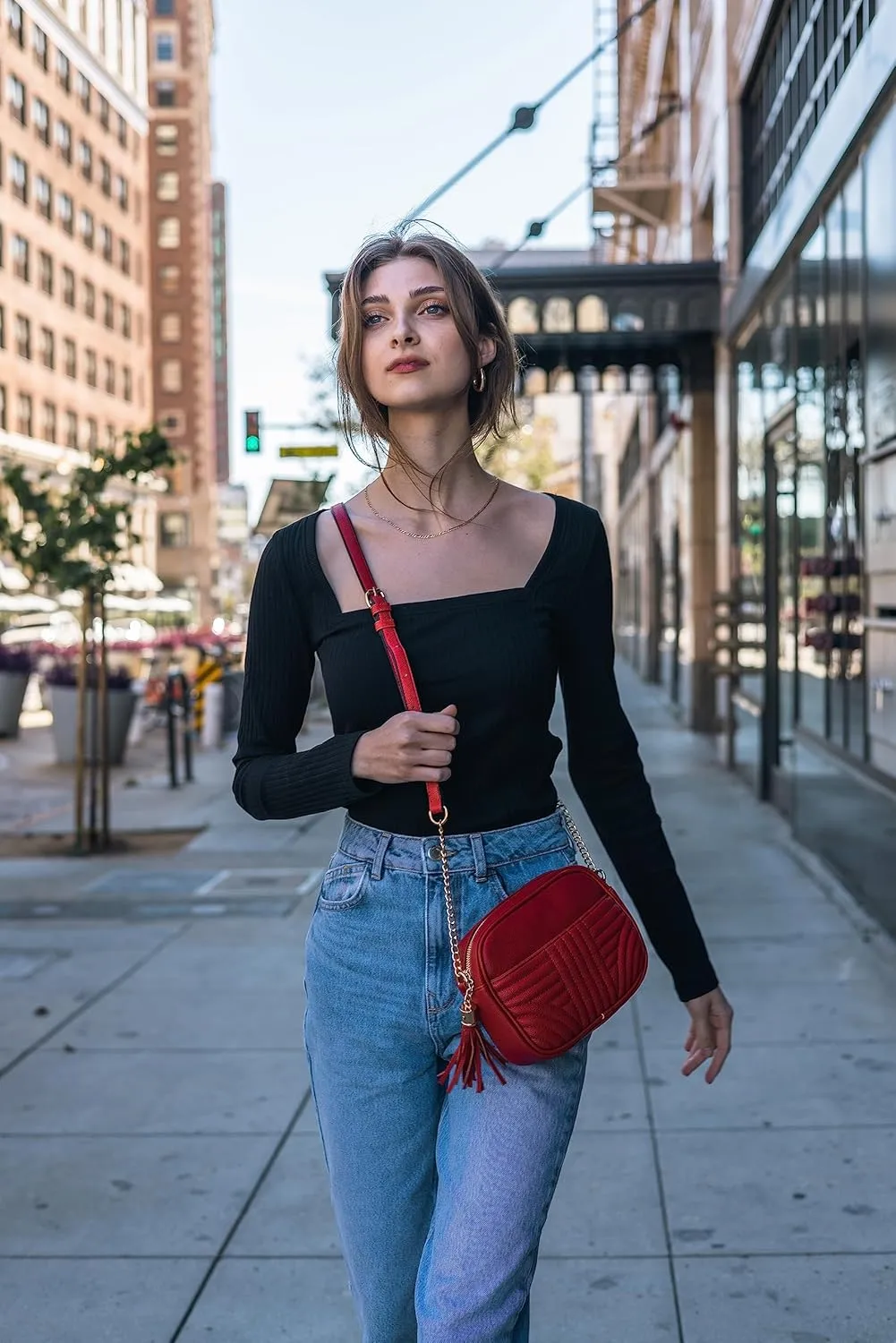 EVVE Quilted Crossbody Bags for Women - Stylish Camera Bag with Tassel - Lightweight Medium Size Shoulder Purse