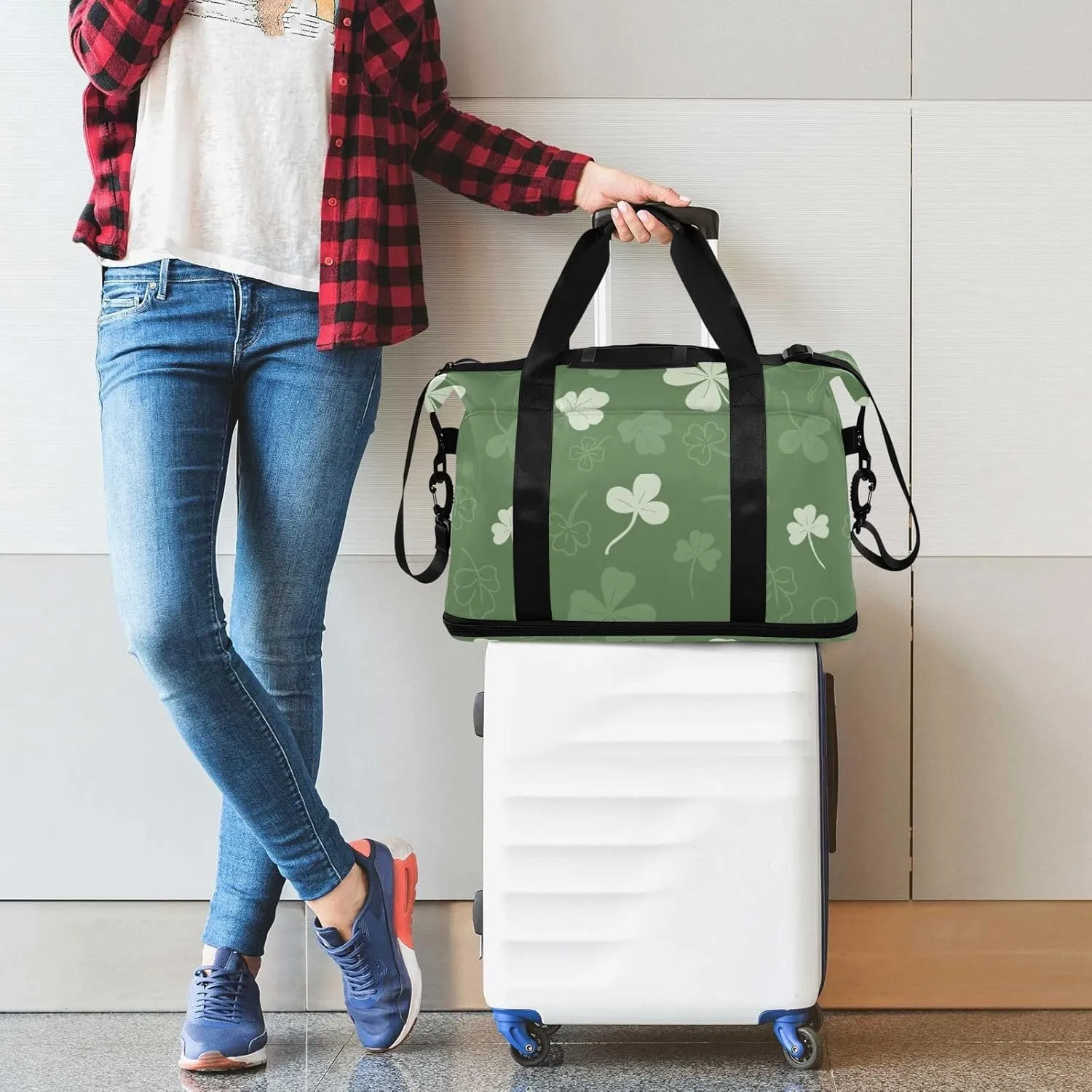 Gym Bag for Women Duffel Bags for Traveling Sports Bag with Shoe Compartment Dual Handles Removable Strap Multi Pockets Large Capacity Fashionable Green Clover