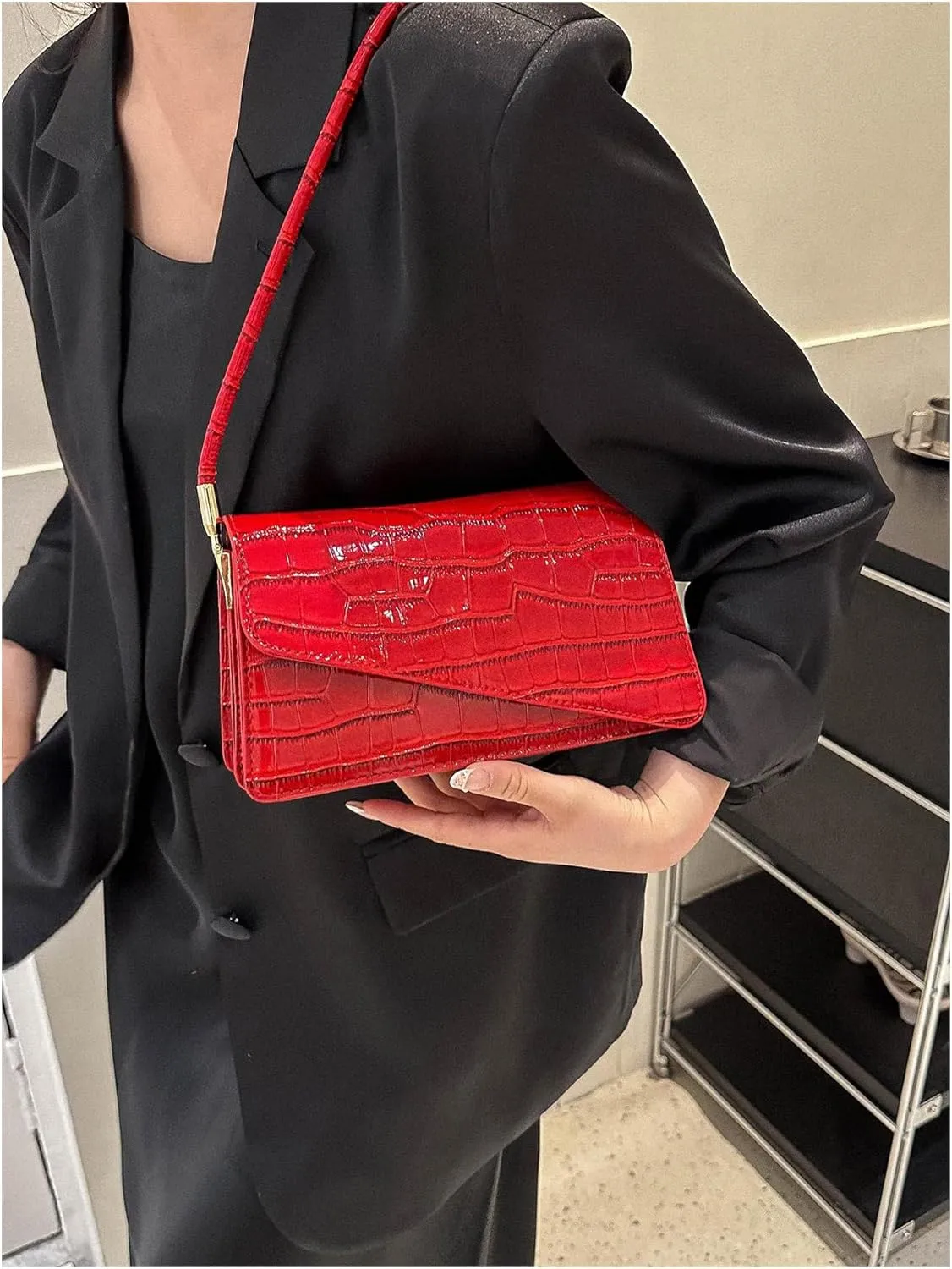OYOANGLE Women's Crocodile Embossed Flap Shoulder Bag Casual Solid Clutch Handbag