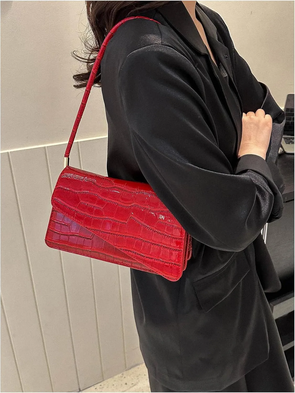 OYOANGLE Women's Crocodile Embossed Flap Shoulder Bag Casual Solid Clutch Handbag