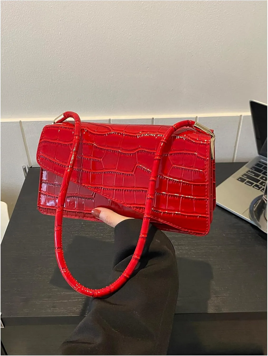 OYOANGLE Women's Crocodile Embossed Flap Shoulder Bag Casual Solid Clutch Handbag