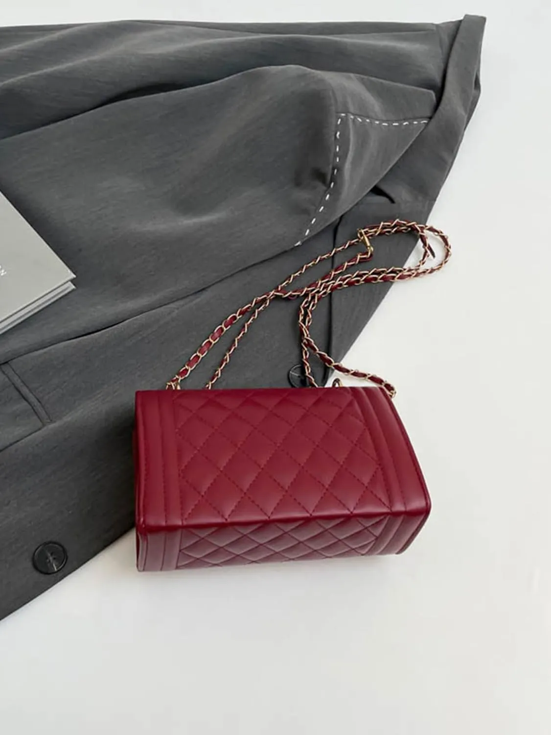 QWINEE Women's Quilted Crossbody Bags Turn Lock Adjustable Strap Square Bag Mini Purse