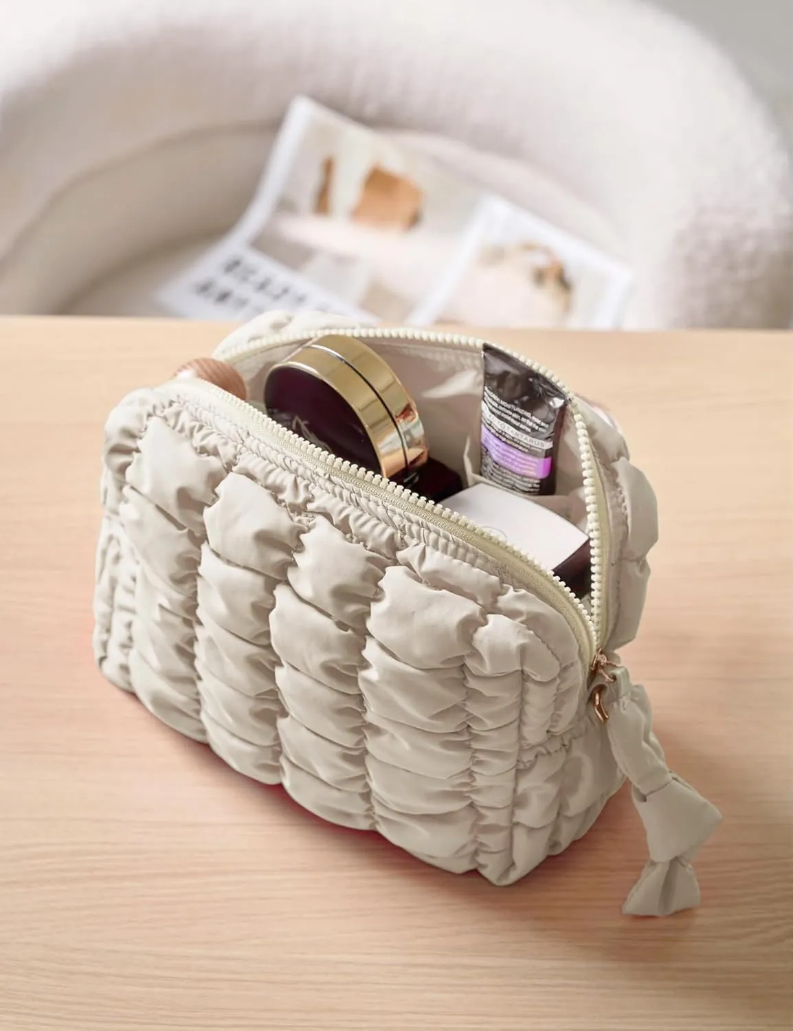 Yarnic Quilted Makeup Bag Cosmetic Bag, Travel Toiletry Bag for Women, Cute Makeup Bag Organizer Puffer Makeup Pouch (M, Beige)